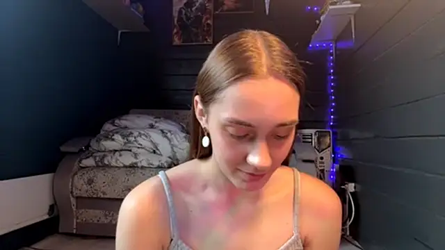 CoreenGau online show from April 16, 9:43 am