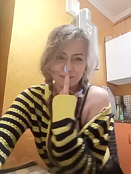 Snapshot of TaynaSecret chatting on April 6, 8:32 pm TaynaSecret online show from April 6, 8:32 pm