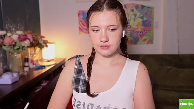 bikinibottom001 online show from April 10, 3:01 am