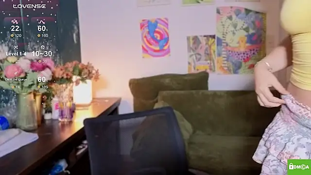 bikinibottom001 online show from April 18, 2:26 am