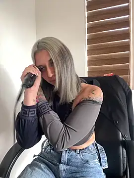 Isabella varella- online show from May 14, 1:29 pm