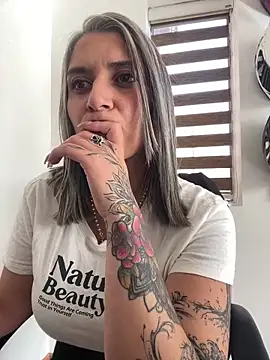 Isabella varella- online show from May 15, 1:29 pm
