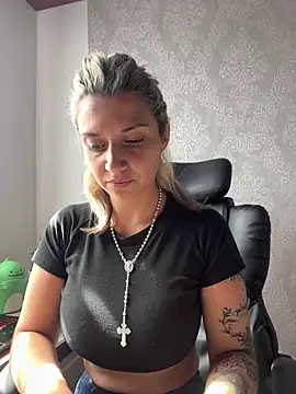 Snapshot of Isabella_varella- chatting on June 22, 2:25 pm Isabella varella- online show from June 22, 2:25 pm