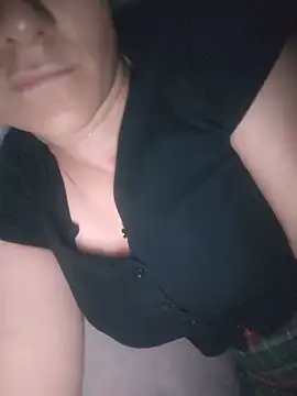Snapshot of sara_41 chatting on June 16, 6:21 pm sara 41 online show from June 16, 6:21 pm