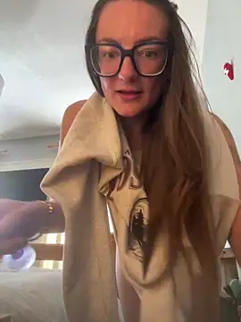 MiaLovesxxx online show from April 29, 10:08 am