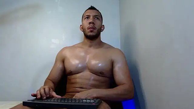 Snapshot of georgeholl chatting on June 11, 1:16 am georgeholl online show from June 11, 1:16 am