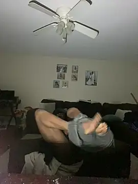 Snapshot of SilkTeviley chatting on April 5, 7:05 am SilkTeviley online show from April 5, 7:05 am