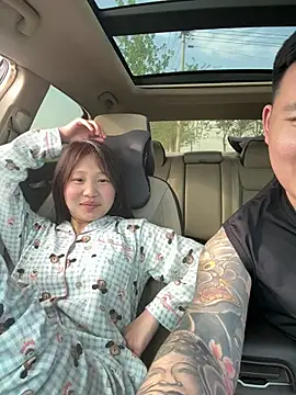 Snapshot of L7D8521 chatting on April 12, 8:19 am L7D8521 online show from April 12, 8:19 am