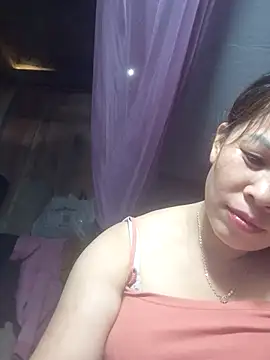 Snapshot of -Luni- chatting on June 28, 4:40 am -Luni- online show from June 28, 4:40 am