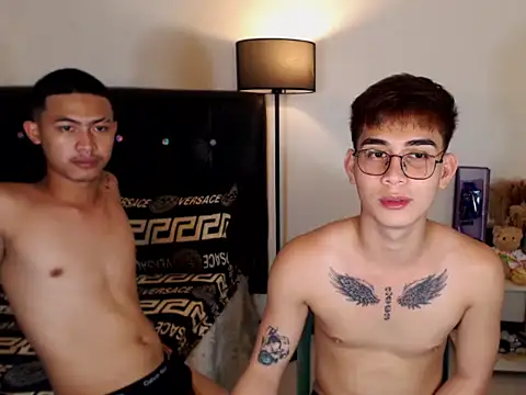 Snapshot of Xasianhotguy chatting on April 4, 7:28 am Xasianhotguy online show from April 4, 7:28 am