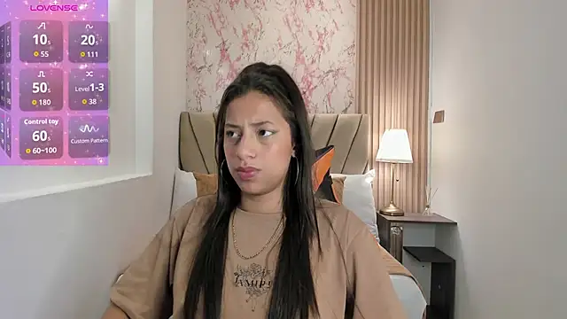 Snapshot of Atiena_ chatting on April 14, 6:36 pm Atiena online show from April 14, 6:36 pm