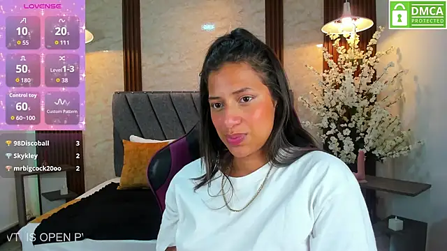 Snapshot of Atiena_ chatting on April 18, 7:07 pm Atiena online show from April 18, 7:07 pm
