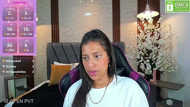Snapshot of Atiena_ chatting on April 18, 7:58 pm Atiena online show from April 18, 7:58 pm