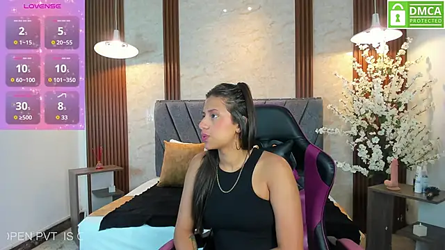 Snapshot of Atiena_ chatting on April 20, 7:04 pm Atiena online show from April 20, 7:04 pm