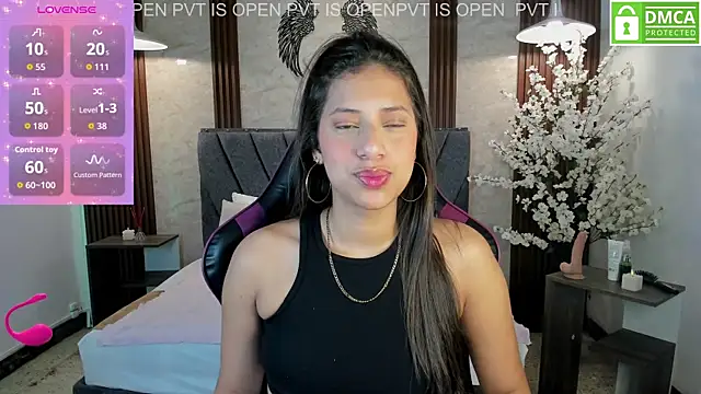 Snapshot of Atiena_ chatting on April 28, 7:19 pm Atiena online show from April 28, 7:19 pm