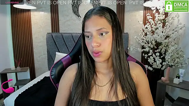 Snapshot of Atiena_ chatting on May 2, 11:48 am Atiena online show from May 2, 11:48 am