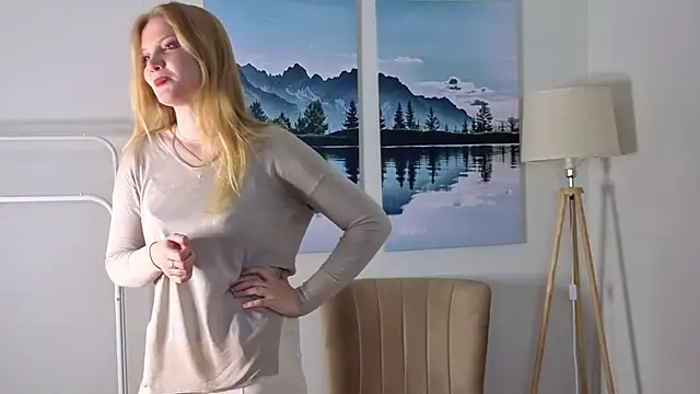 Snapshot of DelisaFroyd chatting on April 4, 6:44 am DelisaFroyd online show from April 4, 6:44 am