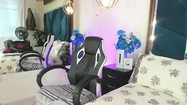 AprilMiiller online show from May 4, 2:02 pm