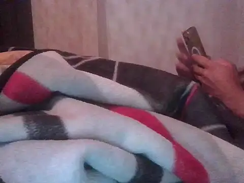 Snapshot of CamruA chatting on April 4, 7:50 am CamruA online show from April 4, 7:50 am