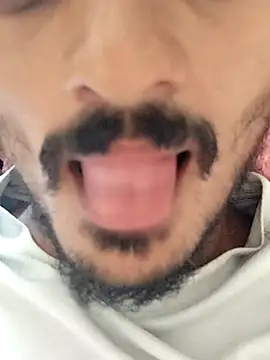 Snapshot of power_houseboy chatting on April 4, 10:02 am power houseboy online show from April 4, 10:02 am