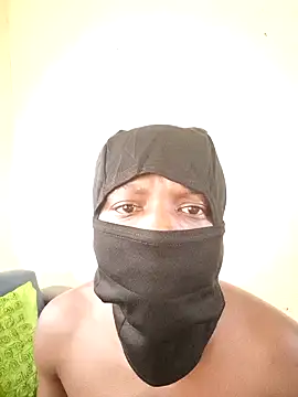Snapshot of MaskedWithCum chatting on April 5, 11:51 am MaskedWithCum online show from April 5, 11:51 am