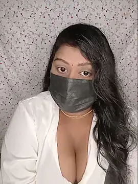 Snapshot of Romantic_Woman chatting on June 17, 6:20 pm Romantic Woman online show from June 17, 6:20 pm