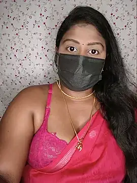 Snapshot of Romantic_Woman chatting on June 25, 6:01 pm Romantic Woman online show from June 25, 6:01 pm