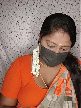 Snapshot of Romantic_Woman chatting on July 13, 6:11 pm Romantic Woman online show from July 13, 6:11 pm