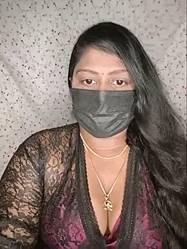 Snapshot of Romantic_Woman chatting on July 20, 5:26 pm Romantic Woman online show from July 20, 5:26 pm