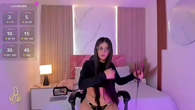 Snapshot of clairemillerx chatting on April 20, 7:48 pm clairemillerx online show from April 20, 7:48 pm