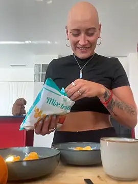 Snapshot of zensorial chatting on April 5, 8:55 am zensorial online show from April 5, 8:55 am