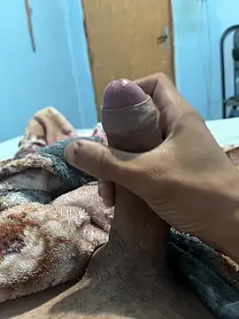 Snapshot of michaelniq chatting on April 4, 2:21 am michaelniq online show from April 4, 2:21 am