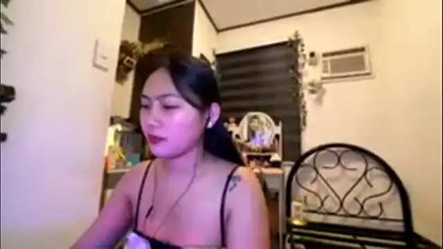 Snapshot of GlindaDejardin chatting on April 14, 5:19 pm GlindaDejardin online show from April 14, 5:19 pm