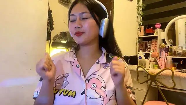 Snapshot of GlindaDejardin chatting on April 24, 5:48 pm GlindaDejardin online show from April 24, 5:48 pm