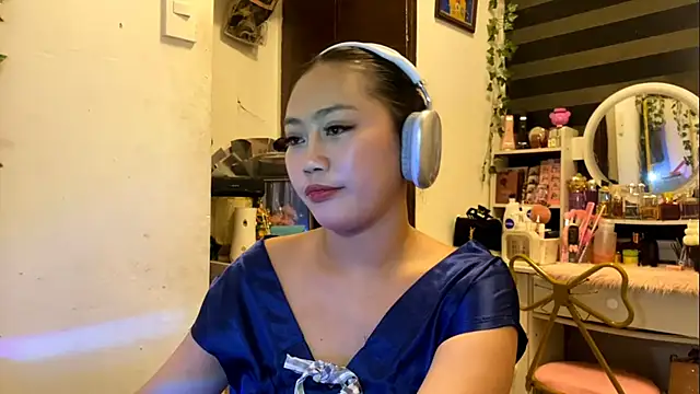 Snapshot of GlindaDejardin chatting on April 26, 5:10 pm GlindaDejardin online show from April 26, 5:10 pm