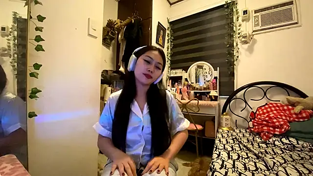 Snapshot of GlindaDejardin chatting on May 3, 5:19 pm GlindaDejardin online show from May 3, 5:19 pm