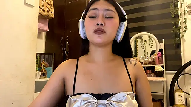 Snapshot of GlindaDejardin chatting on May 15, 5:53 pm GlindaDejardin online show from May 15, 5:53 pm