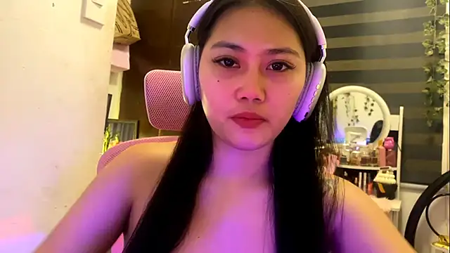 Snapshot of GlindaDejardin chatting on May 22, 5:40 pm GlindaDejardin online show from May 22, 5:40 pm