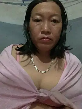 Snapshot of candy-beo chatting on May 1, 2:10 pm candy-beo online show from May 1, 2:10 pm