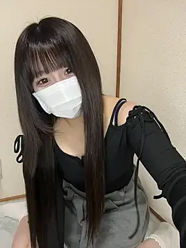 Snapshot of ema_nico chatting on April 7, 9:21 am ema nico online show from April 7, 9:21 am