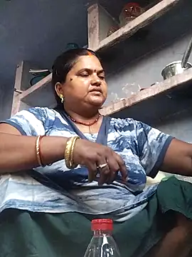 Snapshot of Desi_hot_bhabhi01 chatting on June 4, 12:22 pm Desi hot bhabhi01 online show from June 4, 12:22 pm