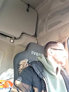 Snapshot of jozsi1995 chatting on April 7, 4:57 am jozsi1995 online show from April 7, 4:57 am