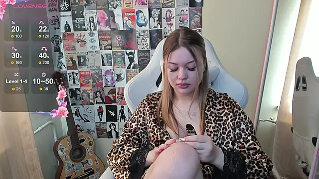 AmeliePeach online show from May 15, 1:45 am