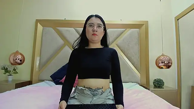 ChloeAshdord online show from April 8, 1:11 pm