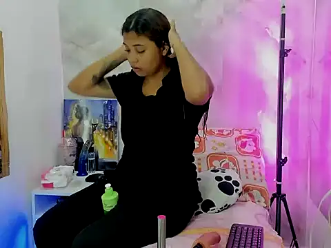 EllyBloom online show from April 25, 1:41 pm