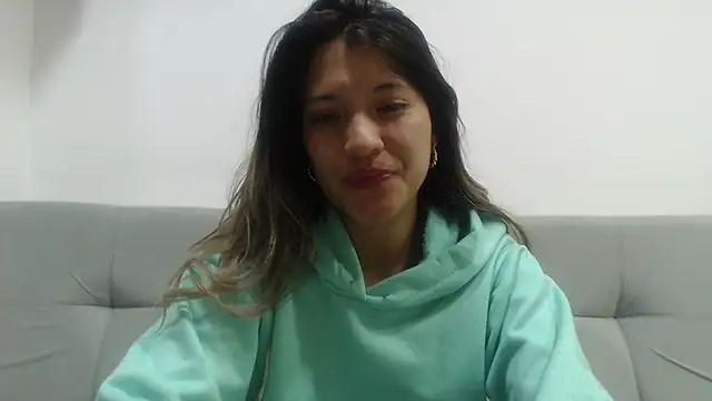 Snapshot of hannajonnes1 chatting on April 10, 1:00 am hannajonnes1 online show from April 10, 1:00 am