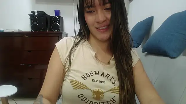Snapshot of hannajonnes1 chatting on April 21, 12:00 pm hannajonnes1 online show from April 21, 12:00 pm
