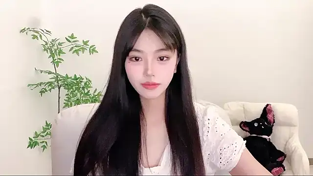 Snapshot of Kitteovo chatting on May 16, 8:11 am Kitteovo online show from May 16, 8:11 am