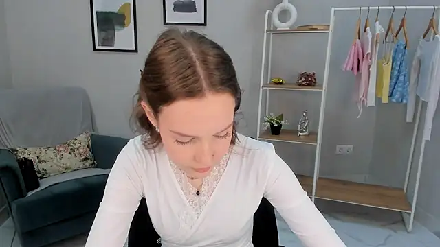 Gwen Moni online show from April 5, 1:08 pm