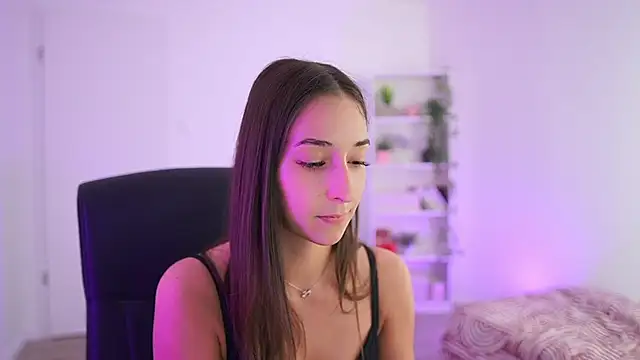 Snapshot of Crystalbrunette18 chatting on April 7, 5:46 pm Crystalbrunette18 online show from April 7, 5:46 pm